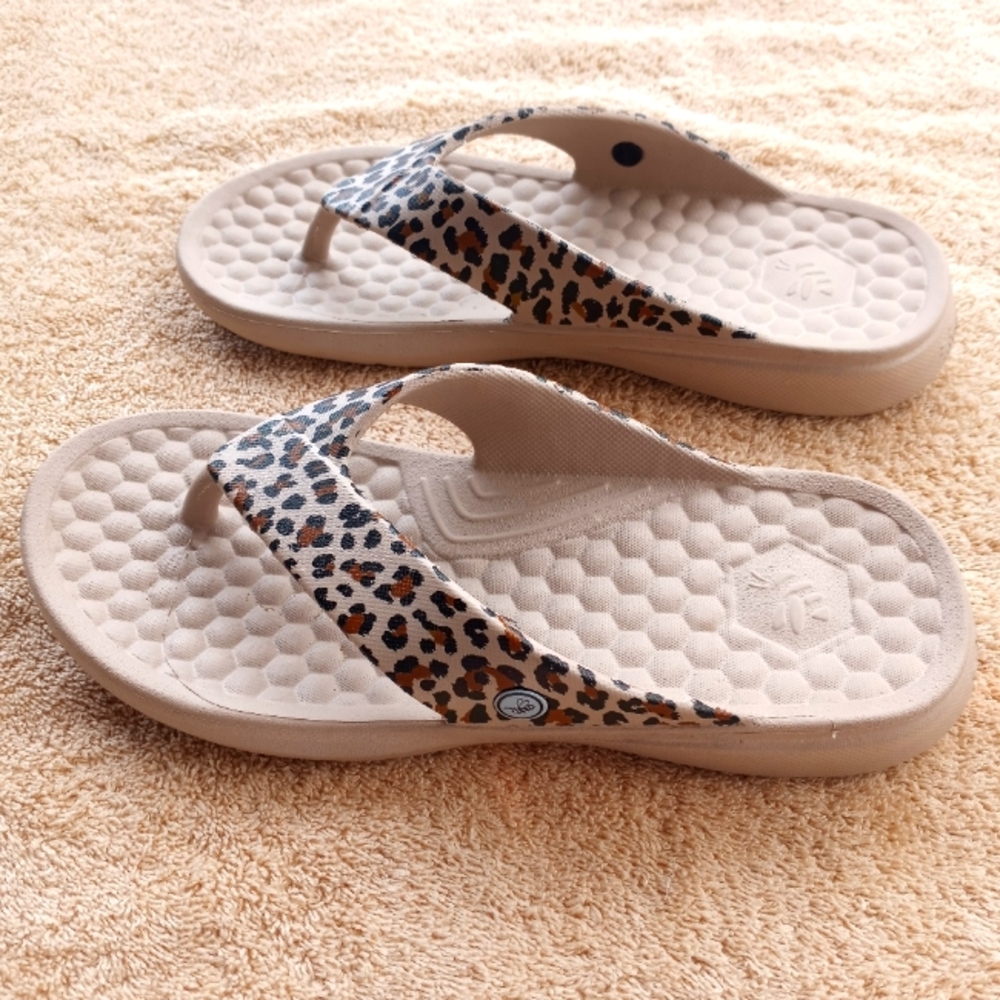 NWOT Joybees Animal Print Sandals - Picture 3 of 12